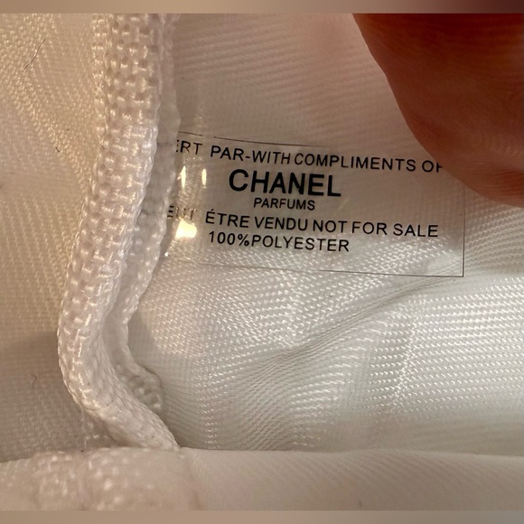 GWP Chanel White Tote/Cosmetic Bag - Picture 4 of 13